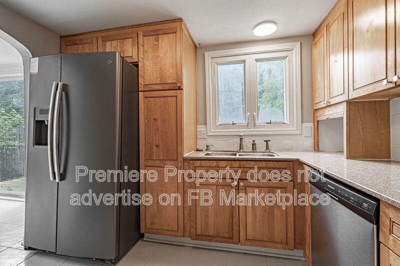 7826 Summit St - Photo 4 of 15