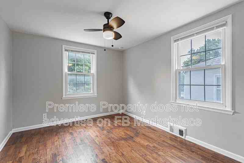 7826 Summit St - Photo 7 of 15