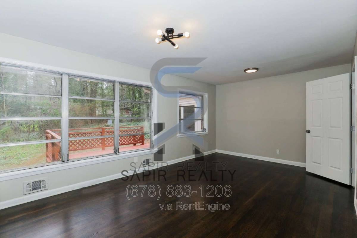 639 Skipper Dr Nw - Photo 2 of 10