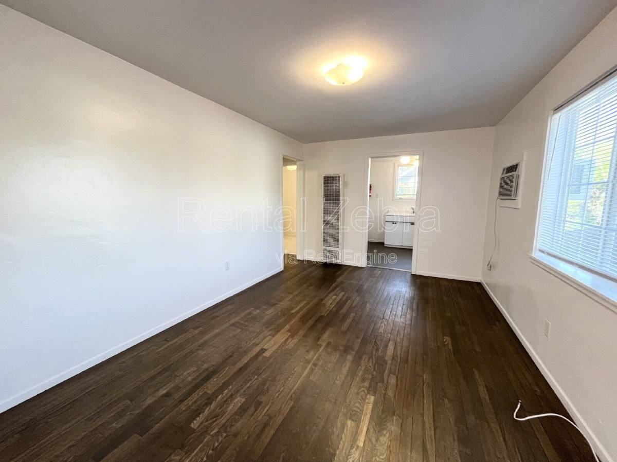 2128 K St - Photo 3 of 10