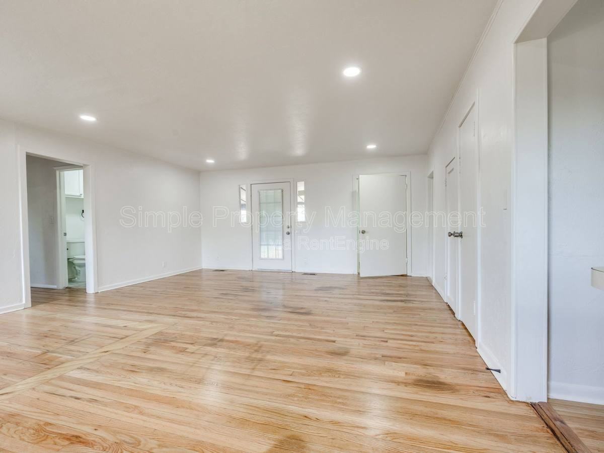 4608 N Libby Ave - Photo 2 of 10