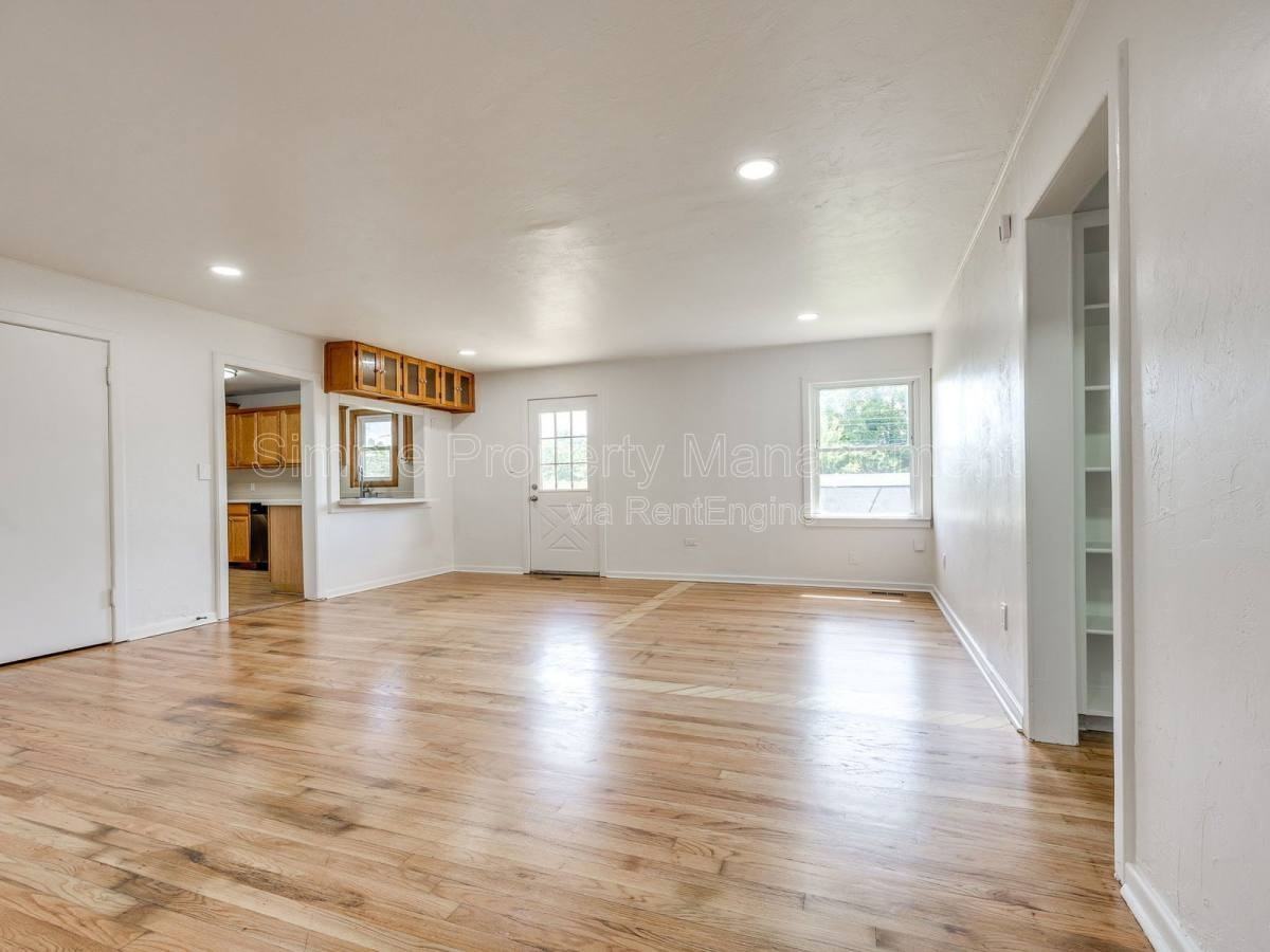 4608 N Libby Ave - Photo 3 of 10