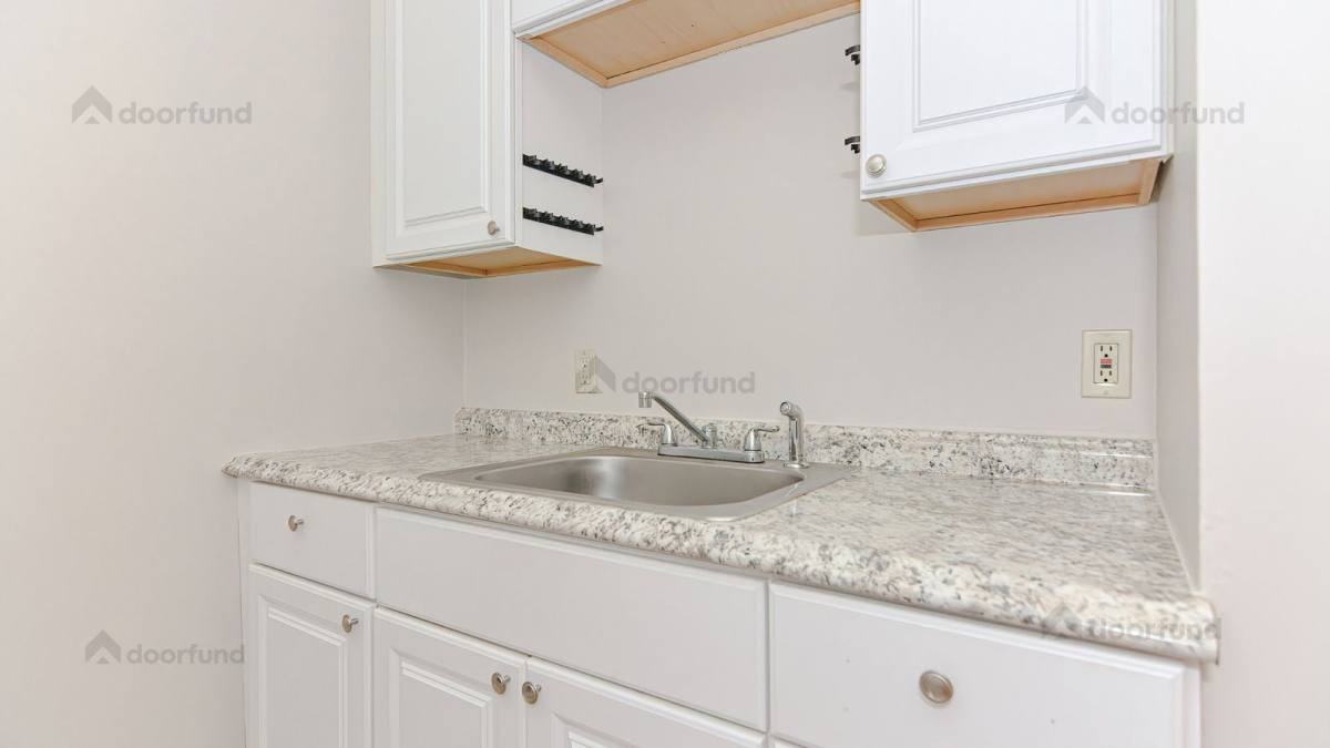 28 Prescott St #6 - Photo 5 of 10