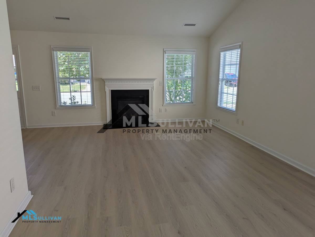 1327 Fairmont St - Photo 2 of 10