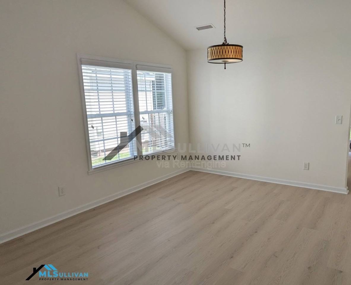 1327 Fairmont St - Photo 3 of 10