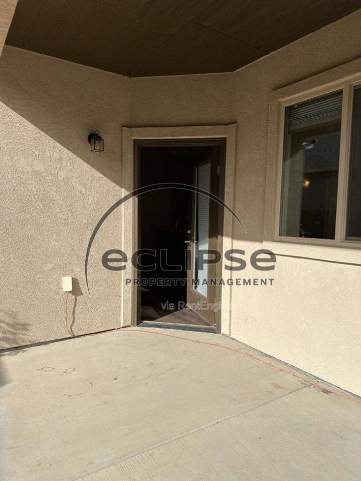 2921 Magnolia Ave - Photo 2 of 10