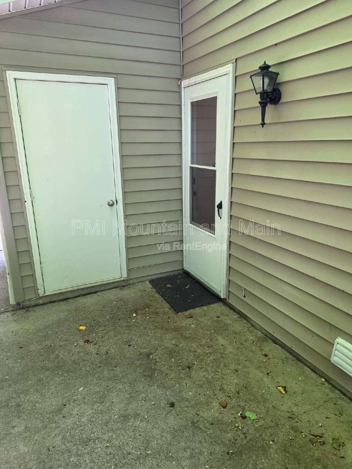 1 Rocking Porch Rd - Photo 2 of 10