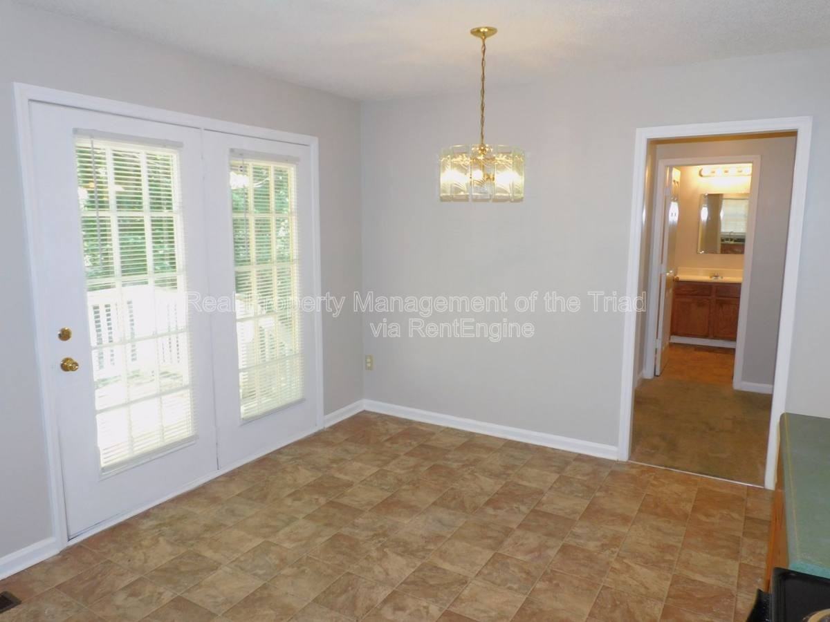 1805 Cody Ave - Photo 2 of 10