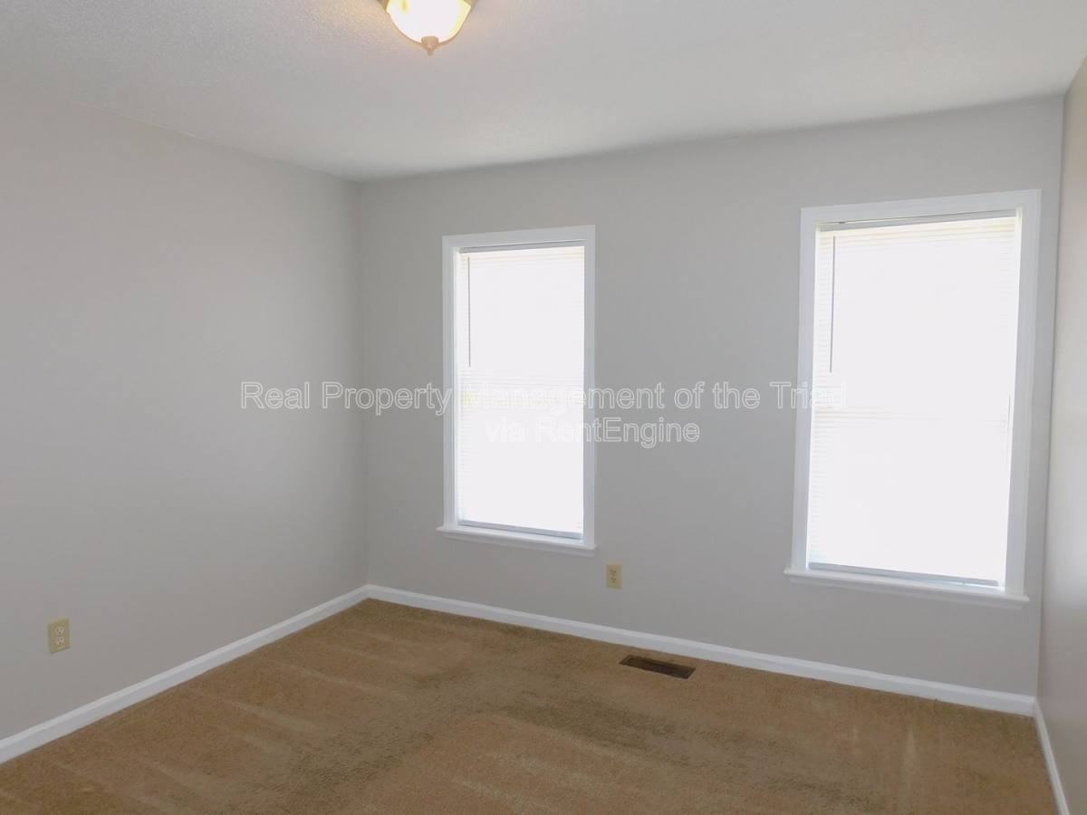 1805 Cody Ave - Photo 3 of 10