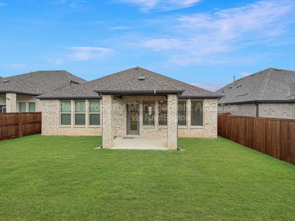 3517 Henry Xing - Photo 3 of 10