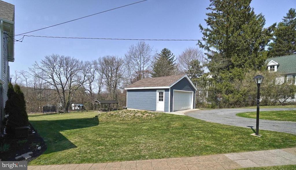 25526 Military Rd - Photo 3 of 10