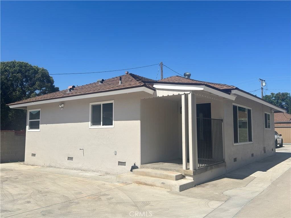 5830 N Vista St