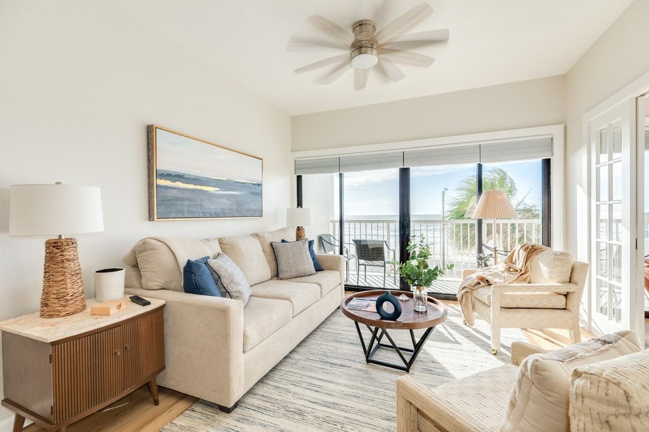7700 Seawall Blvd - Photo 2 of 26