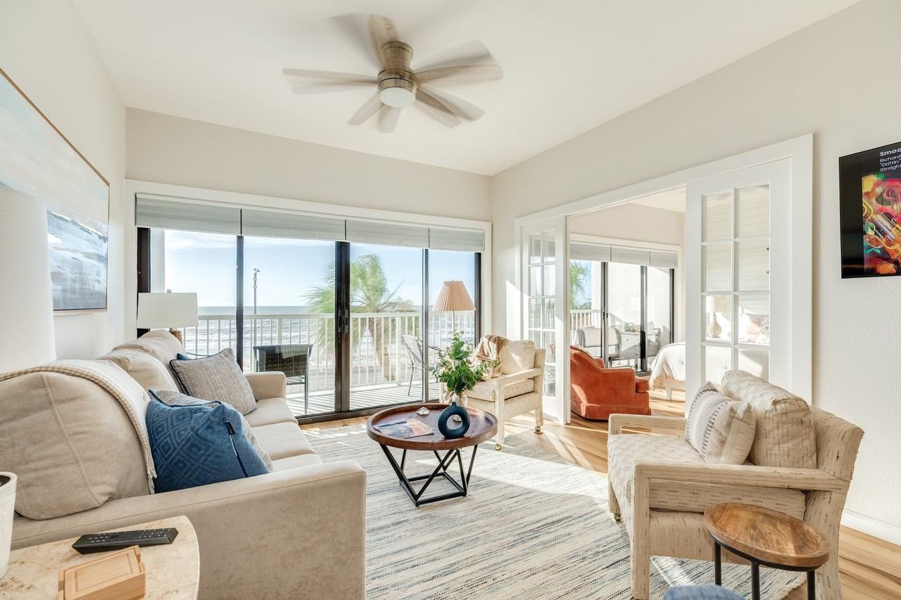 7700 Seawall Blvd - Photo 3 of 26