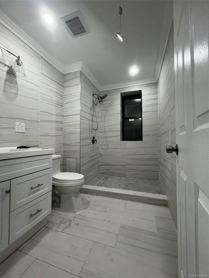 3294 Hull Ave ##3 - Photo 5 of 8