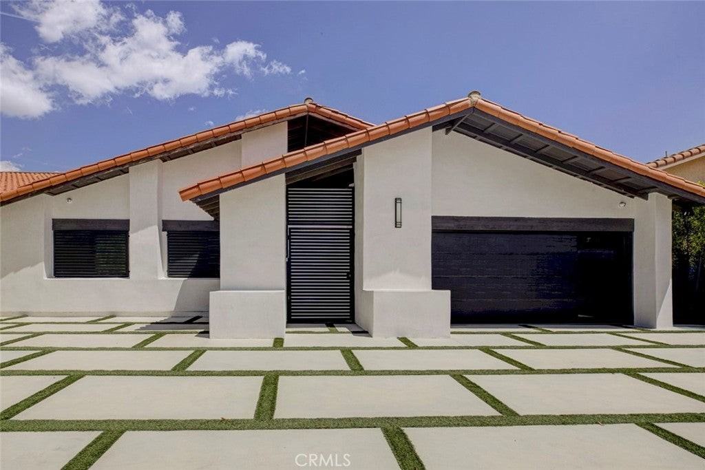 9450 Tampa Ave - Photo 3 of 50