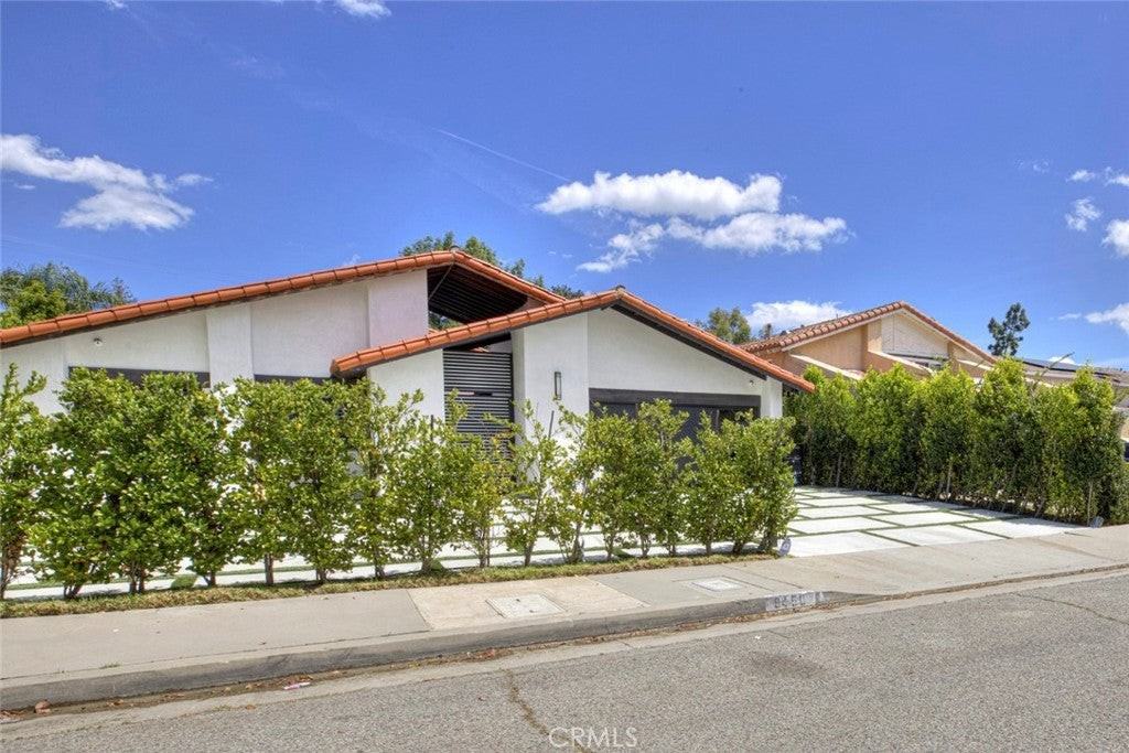 9450 Tampa Ave - Photo 4 of 50