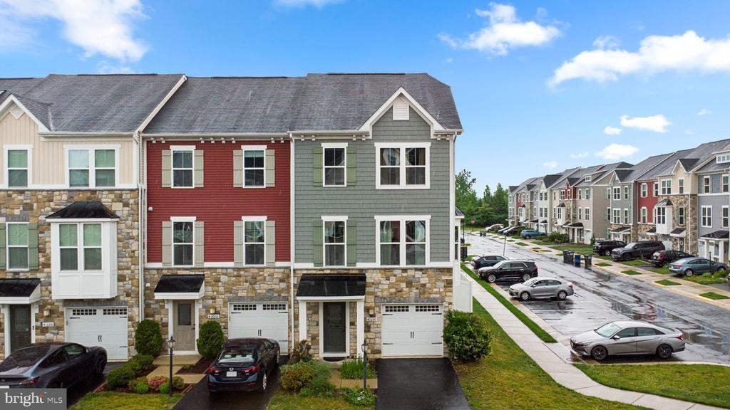 41690 Mcmonagle Sq - Photo 2 of 30