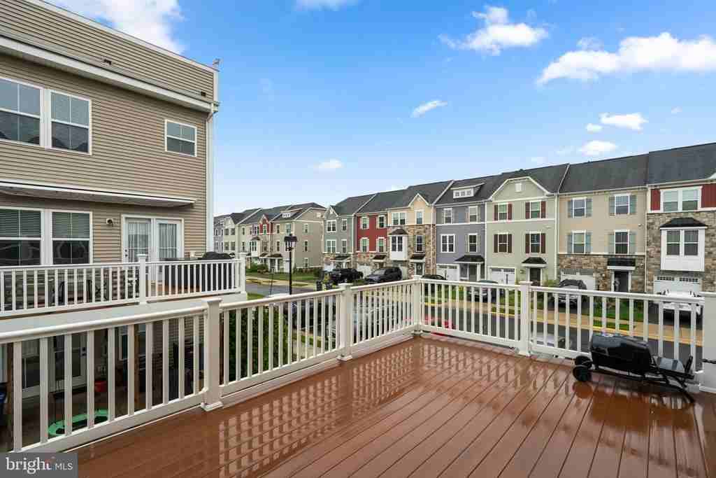 41690 Mcmonagle Sq - Photo 3 of 30