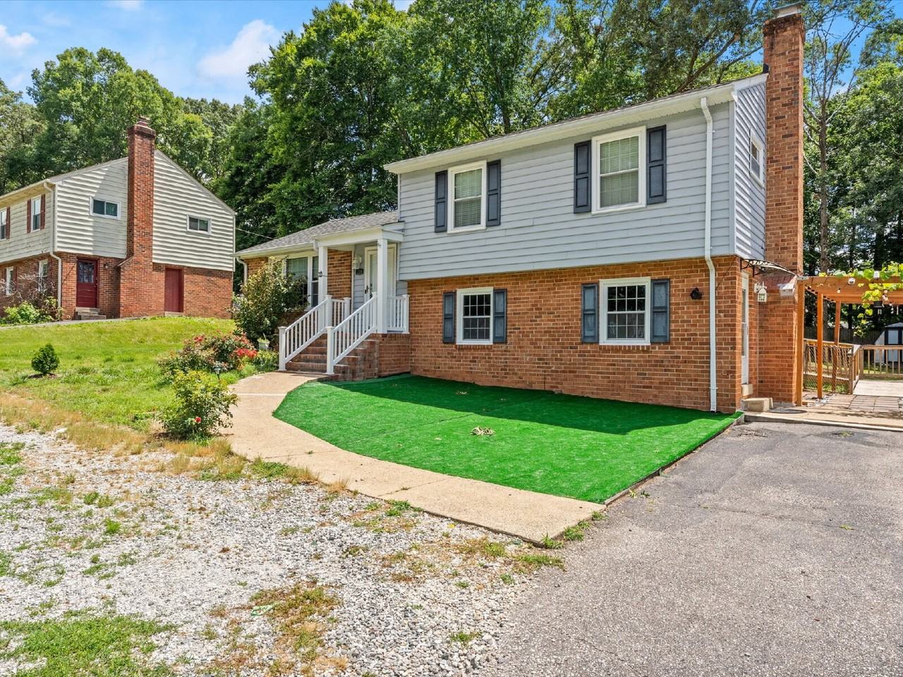 2220 Lauderdale Dr - Photo 3 of 44