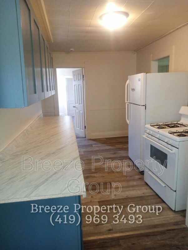 228 Langdon St - Photo 3 of 14