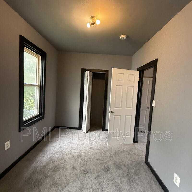 3127 W Garfield Ave - Photo 4 of 10