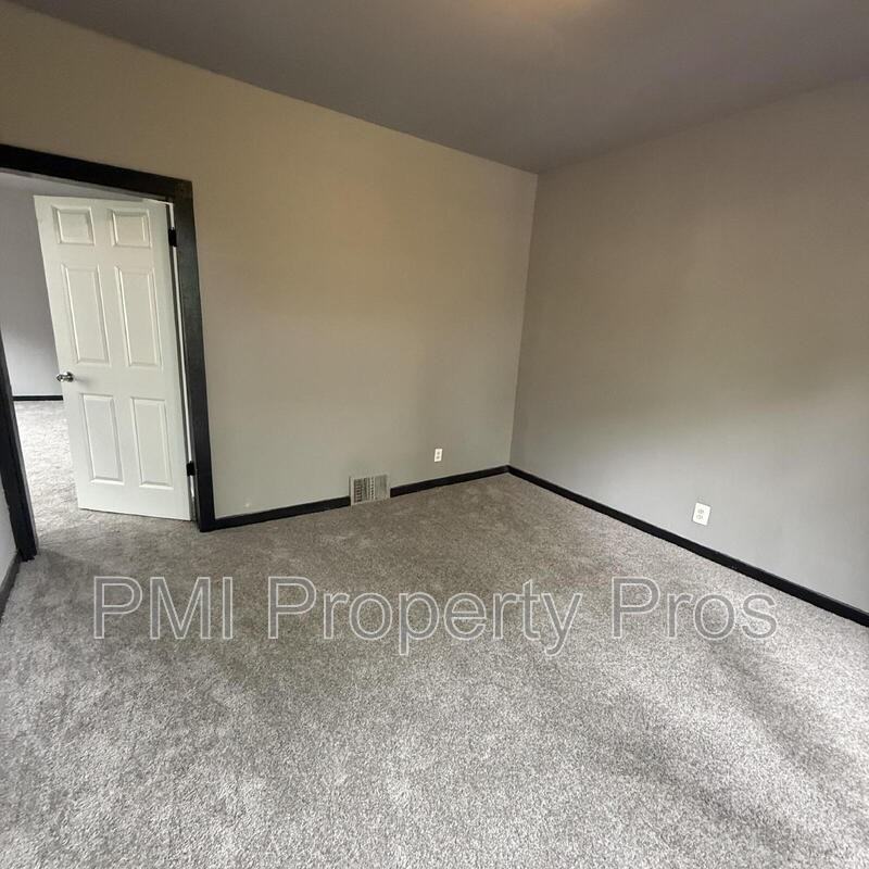 3127 W Garfield Ave - Photo 6 of 10