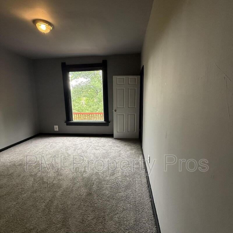 3127 W Garfield Ave - Photo 7 of 10