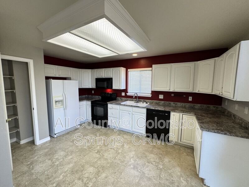 19120 Pinon Park Rd - Photo 3 of 34