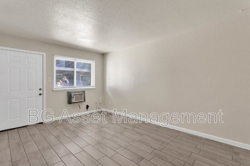 714 Darina Ave #3 - Photo 3 of 17