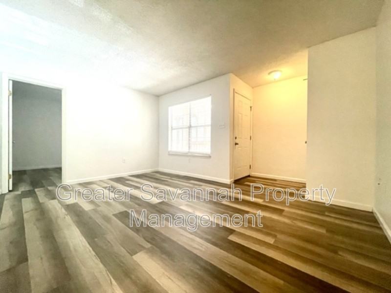 401 N Cromwell Rd #1T1 - Photo 4 of 23