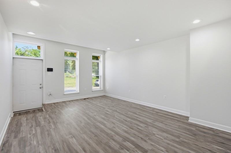 719 E 20th St - Photo 2 of 24