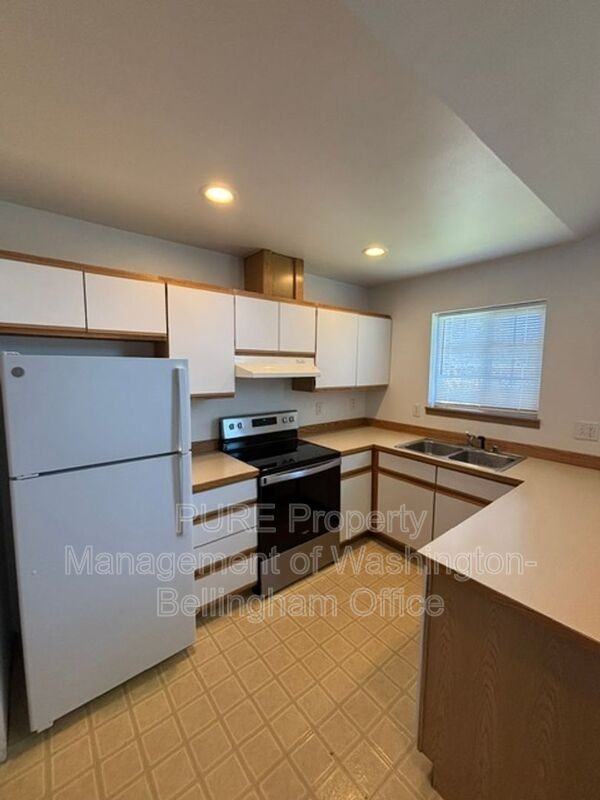2427 Michigan St - Photo 2 of 11