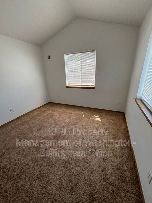 2427 Michigan St - Photo 5 of 11