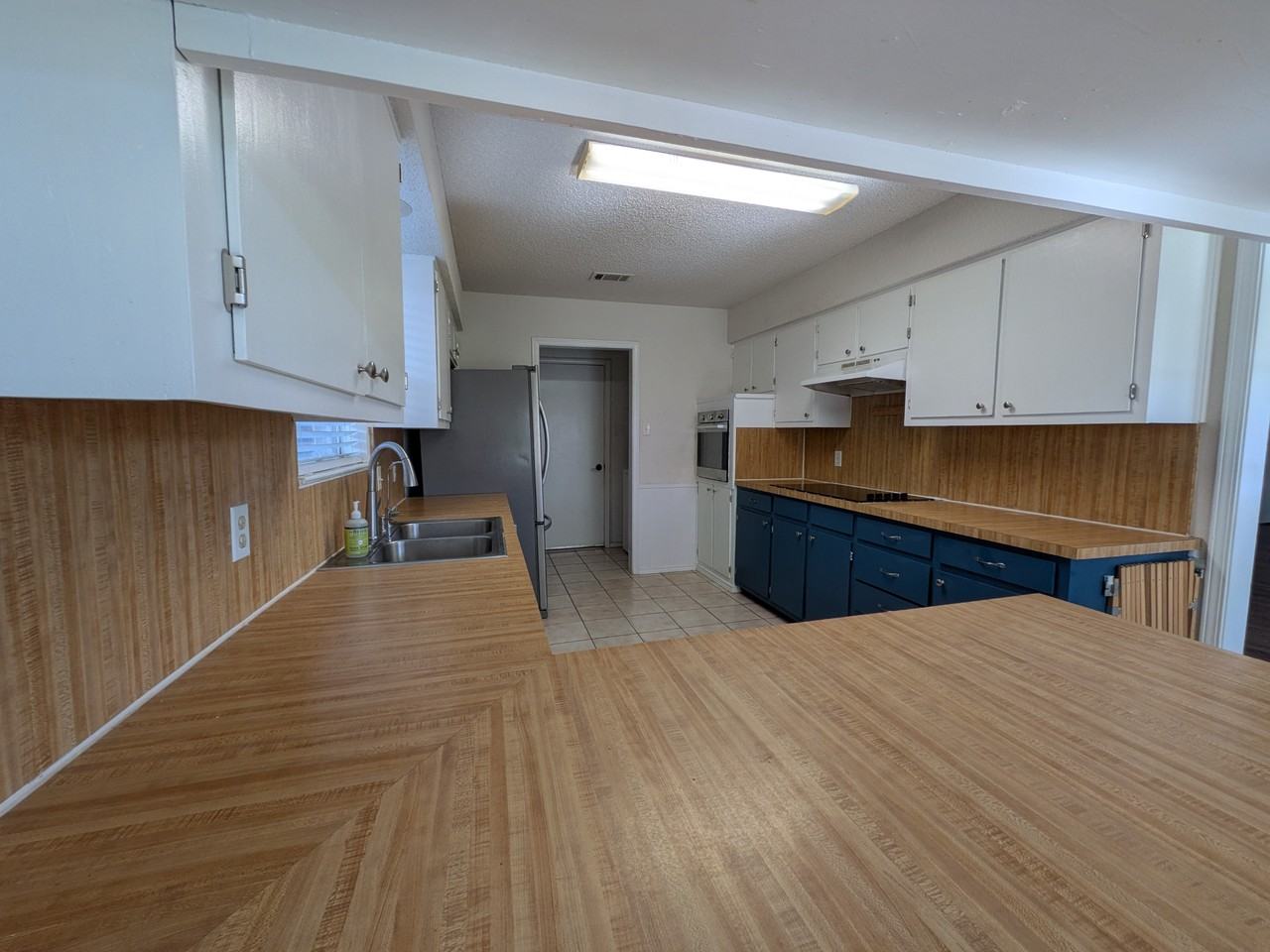 2305 Stockbridge Ct #1 - Photo 7 of 32
