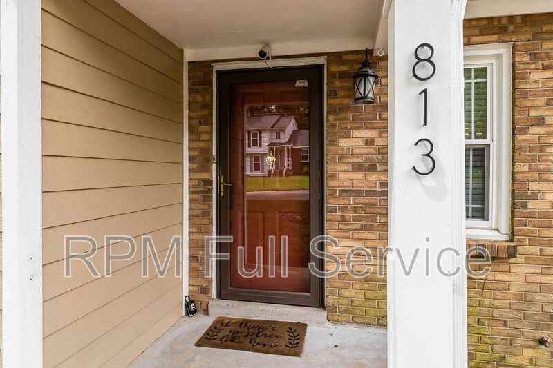 813 Bishopsgate Rd - Photo 3 of 25