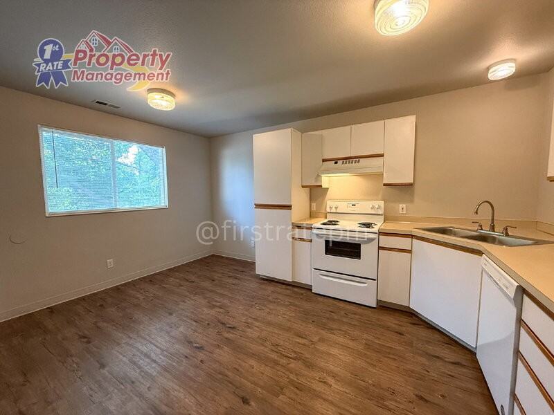 4900 W Blodgett Ln #102 - Photo 4 of 28