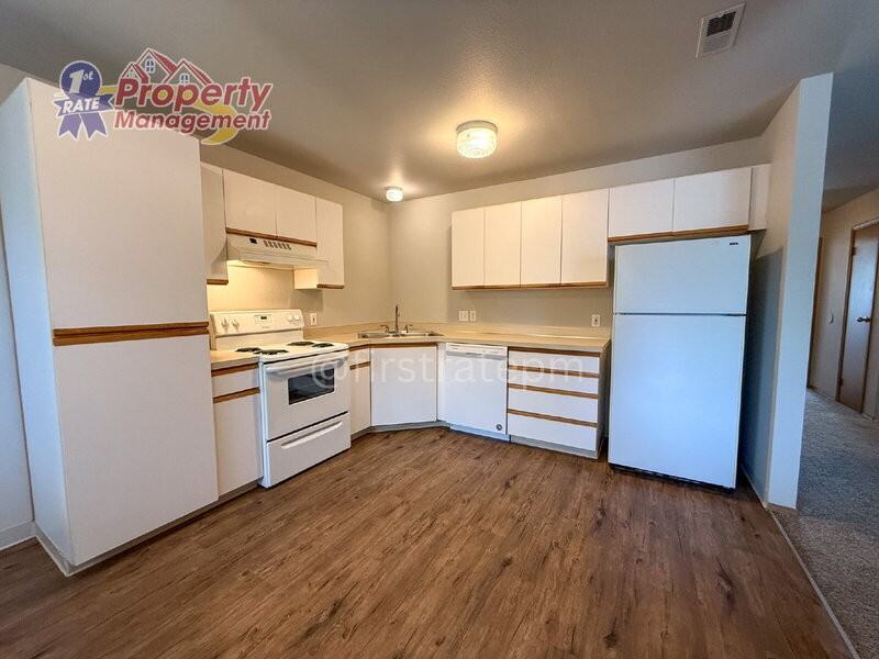 4900 W Blodgett Ln #102 - Photo 5 of 28