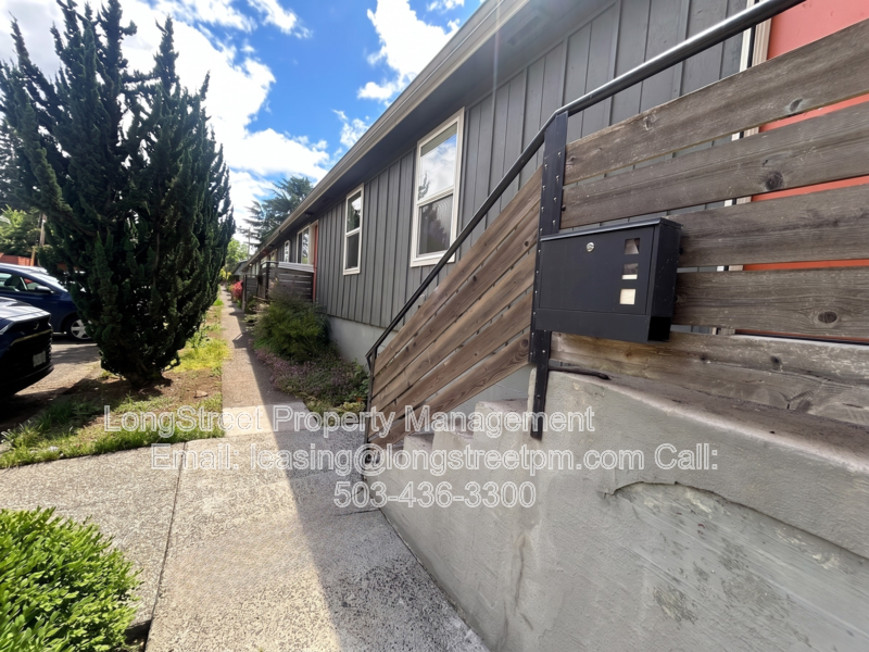4815 Ne 50th Pl - Photo 2 of 13
