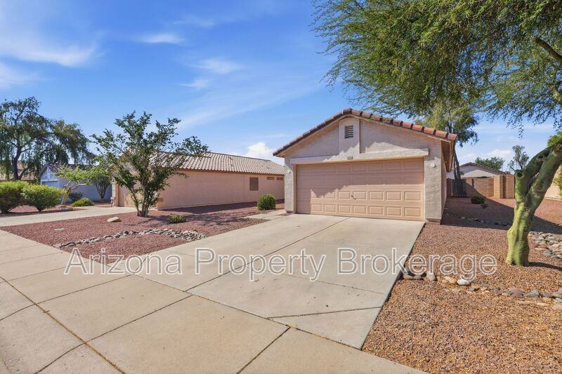 14823 W Redfield Rd - Photo 2 of 28