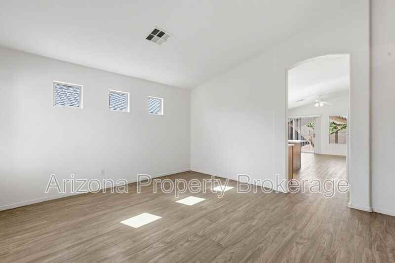 14823 W Redfield Rd - Photo 4 of 28