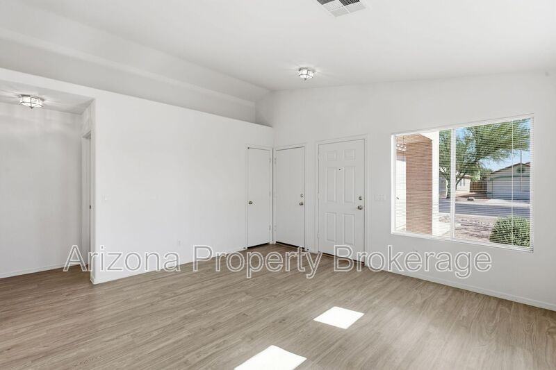 14823 W Redfield Rd - Photo 5 of 28