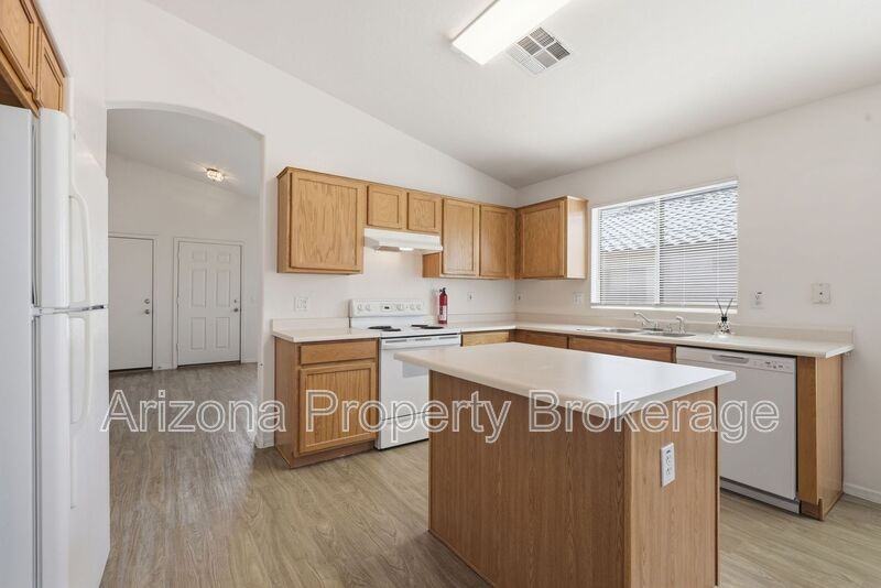 14823 W Redfield Rd - Photo 6 of 28