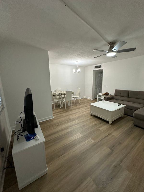 4700 Cove Cir ##107 - Photo 5 of 7