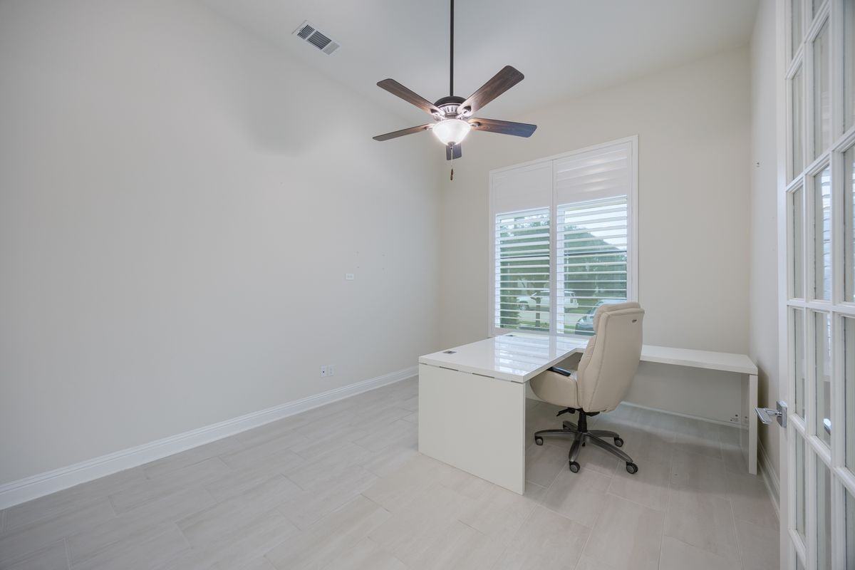 918 Sydney Ln - Photo 2 of 50