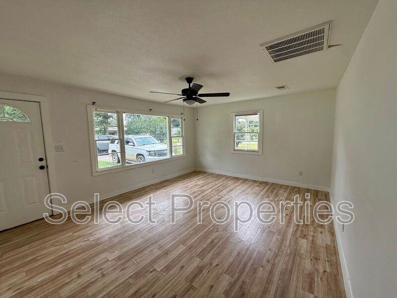 1802 Henry St - Photo 2 of 7