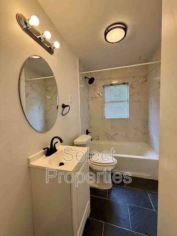 1802 Henry St - Photo 6 of 7