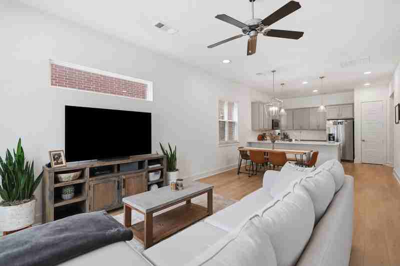 2817 Stanley Ave - Photo 3 of 31