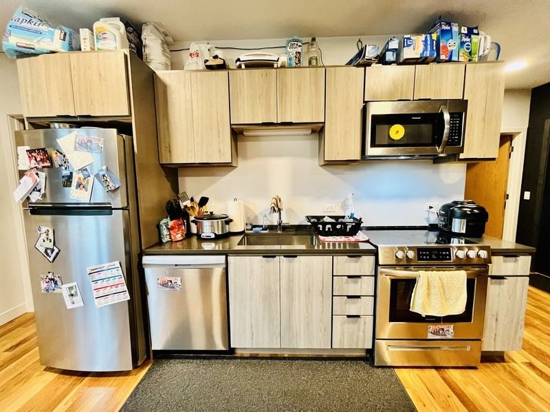 806 S Claremont Ave - Photo 2 of 33