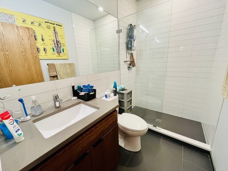 806 S Claremont Ave - Photo 7 of 33
